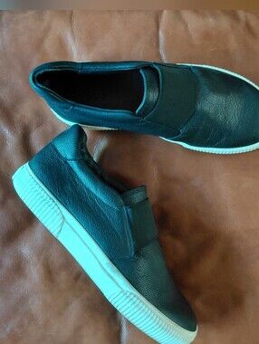 Vince Kirkland Slip On Sneakers Womens Sz 7 Black Leather